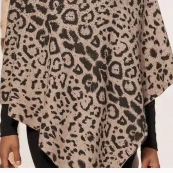 Soft Surroundings Animal Instincts Zebra Silver Studded Poncho Cape OS NWOT - Picture 6 of 6